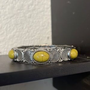 Yellow stressed stone bracelet. A vintage look. Stretchy fit.